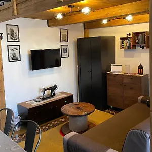Theroom Apartment